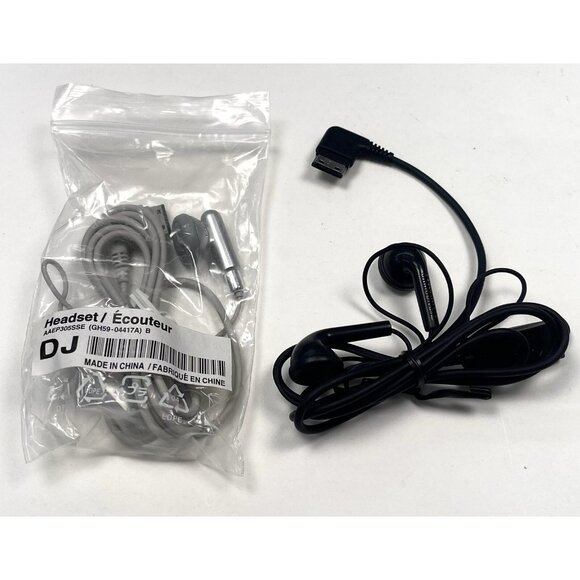 Lot 2 SAMSUNG Headsets AAEP305SSE Gray Black i617 T919 T929 M310 R430 NIP NEW - Picture 1 of 3